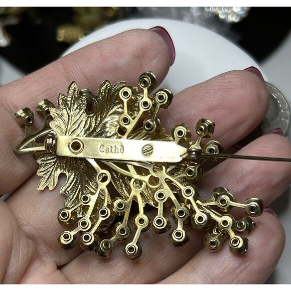 Leaf Brooch SIGNED Cathe' Blue Green AB Gold Vintage Vtg Pin Jewelry O30 - Picture 3 of 3